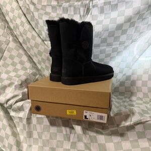 Brand new black uggs